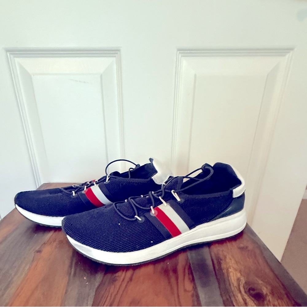 Tommy Hilfiger Size 8 Sneakers
